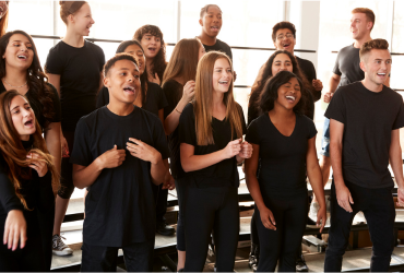 Cor d'adolescents cantant