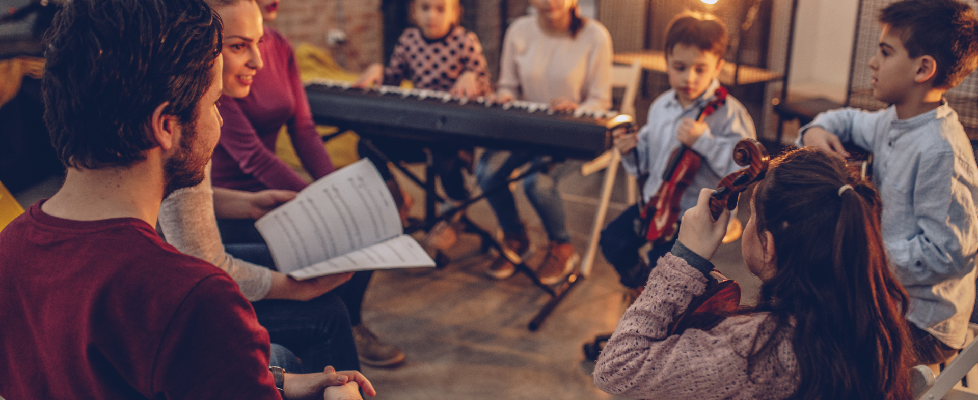 Combo orquestra amb cordes, piano i professors